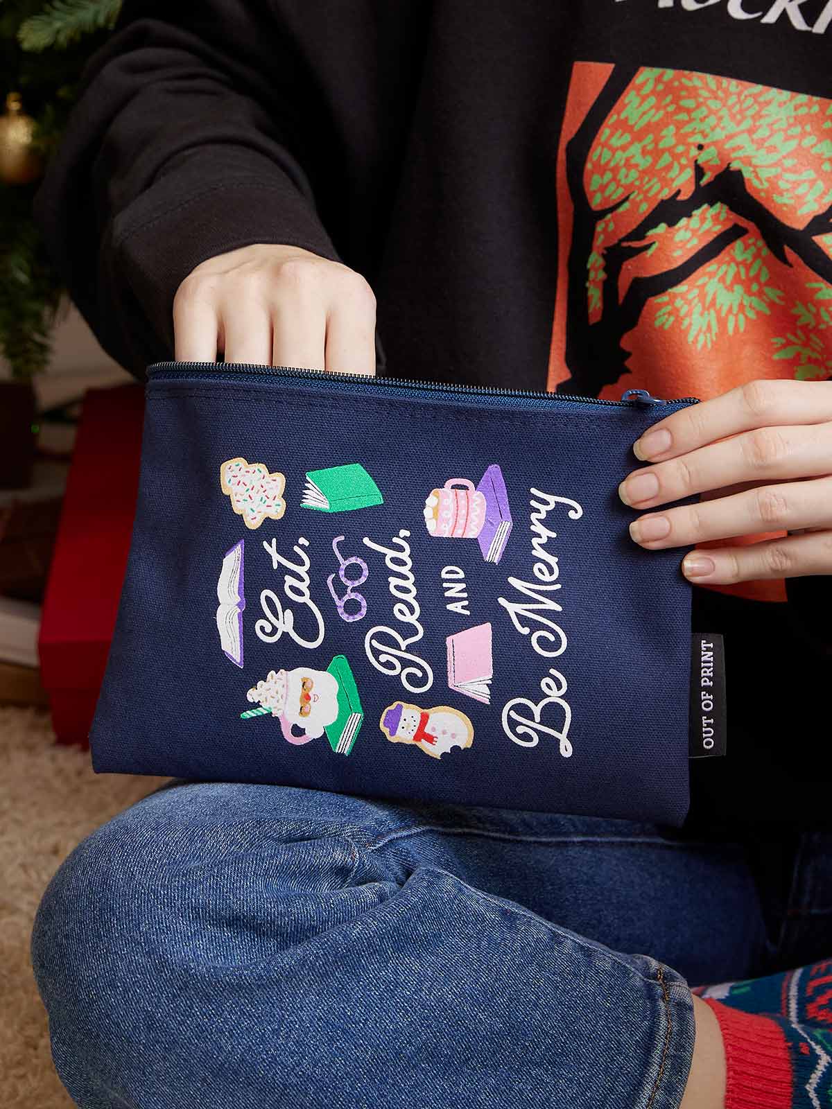 Eat, Read, & Be Merry pouch - Image 3